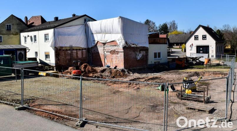 Auch ohne offiziellen Spatenstich geht es endlich voran beim Bau des neuen Feuerwehrhauses in Dießfurt. Bild: whw