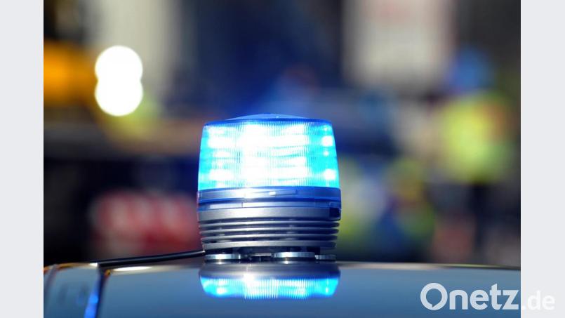 Das Blaulicht eines Streifenwagens der Polizei leuchtet. Foto: Stefan Puchner/dpa/Symbolbild Bild: Stefan Puchner