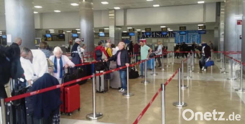 Ohne irgendein Gedränge – aber auch ohne Warnhinweise und Verhaltensregeln – gestaltete sich die Ankunft in München. Die Maschine aus Teneriffa war zu diesem Zeitpunkt die einzige, die angekommen war. Der nächste Flieger landete erst eine Stunde später. Bild: Demleitner