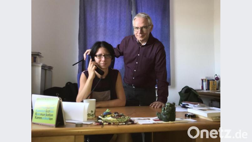 Jederzeit ein offenes Ohr: Nadine Röckl-Wolfrum und Friedrich Dechant, Leiter der Telefonseelsorge Weiden. Bild: ps