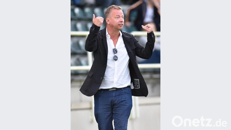 Home-Office statt Seitenlinie: Markus Hofbauer vom SV Etzenricht blickt derzeit, wie alle anderen Vereinsfunktionäre auch, einer ungewissen Zukunft des Amateurfußballs entgegen. Bild: A. Schwarzmeier