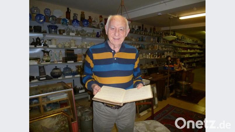 Alfons Bösl hat sein Heimatmuseum im ehemaligen Laden eingerichtet. Am Montag ist er 80 Jahre alt. Bild: bk