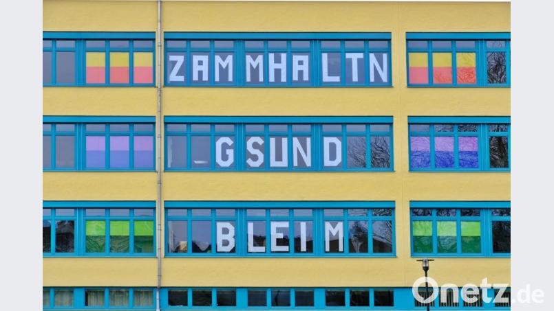 Das Regenbogen-Fenster an der Neunburger Realschule. Bild: exb