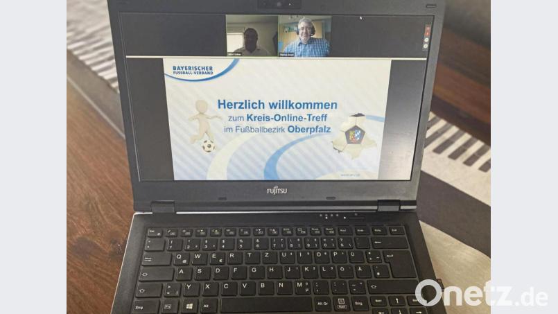 Laptop-Klappe auf. Auch Albert Kellner, Kreisvorsitzender Amberg/Weiden und Bezirksvorsitzender Thomas Graml (kleine Bilder oben) stellten sich den Fragen. Bild: exb