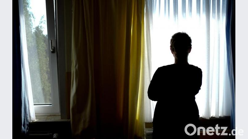 Wer ohnehin psychisch angeschlagen ist, leidet unter der Coronasituation besonders. Und dann fehlt auch noch der direkte Kontakt zum Therapeuten. Bild: Peter Steffen/dpa
