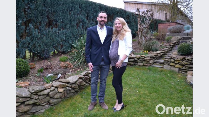 Der neu gewählte Bürgermeister von Moosbach Armin Bulenda freut sich mit Ehefrau Christina über den Wahlsieg. Bild: gi