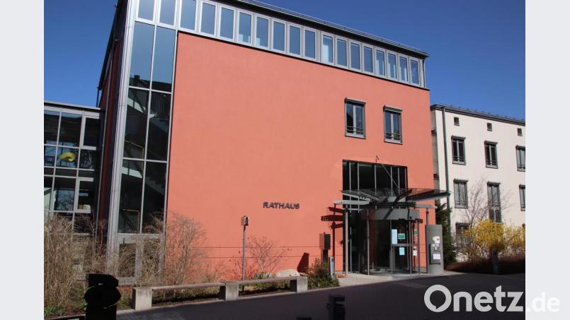 Wer die nächsten Jahre den Ton im Schwandorfer Rathaus angibt, wurde erst in einer Stichwahl zwischen dem amtierenden Oberbürgermeister Andreas Feller (CSU) und seinem Herausforderer Kurt Mieschala (UW) entschieden.. Bild: Thomas Dobler