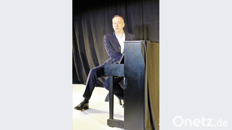 Johannes Kirchberg, hier beim Auftritt bei den Weidener Literaturtagen 2019, hat ein neues Album eingespielt Bild: stg