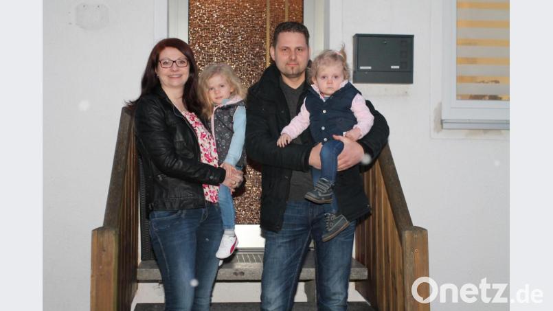 Ein strahlende Wahlsiegerin: Marina Hirnet mit ihrer Familie. Bild: pi