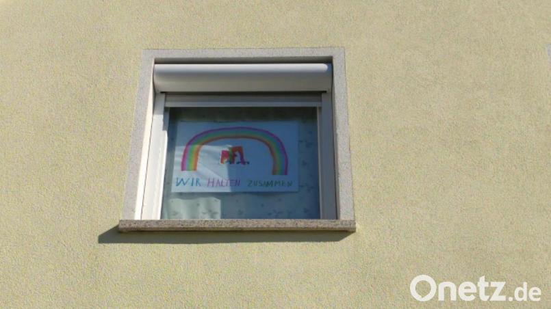 Einige Fenster in Grafenwöhr zieren Kunstwerke der Schüler. Bild: exb