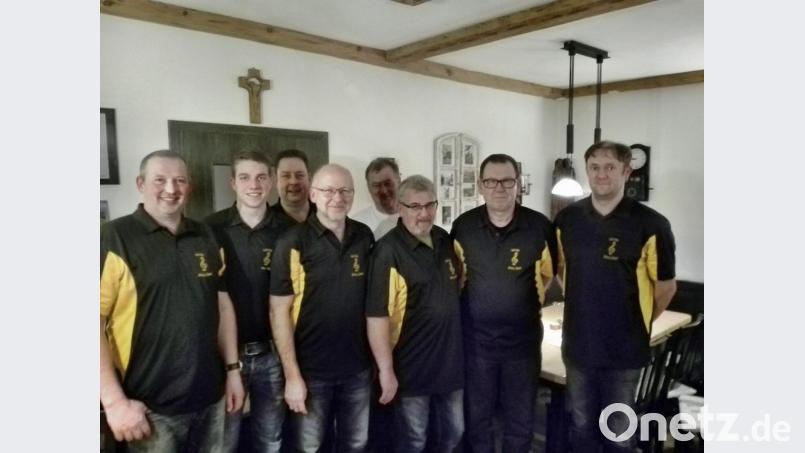 Den Vorstand des Gesangvereins Etzelwang bilden (von links) Chorleiter und Vorsitzender Marco Brunner, die Beisitzer Stefan Pirner und Manfred Müller, Schriftführer Udo Holweg, Beisitzer Dieter Beck, Zweiter Vorsitzender Wolfgang Weber, Kassier Dieter Link und Beisitzer Jürgen Herrmann. Bild: ds