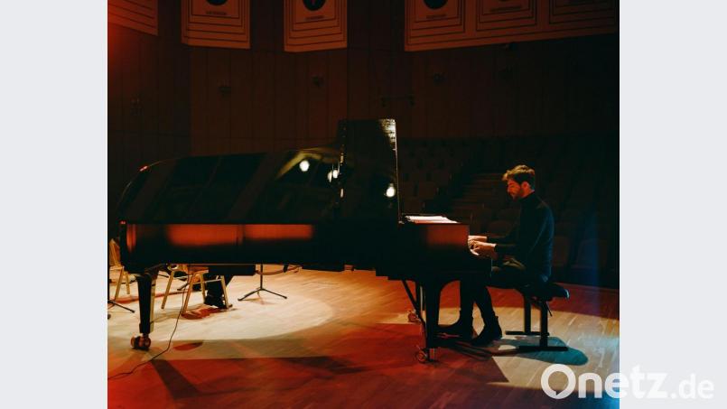 Florian Christl, Jahrgang 1990, wuchs in Amberg auf. Mit sechs Jahren erhielt er ersten Klavierunterricht und begann 2013 seine Kompositionen live aufzuführen.Im Mai ist eine Tournee durch Deutschland und Russland geplant. Bild: Alexey Kalganov