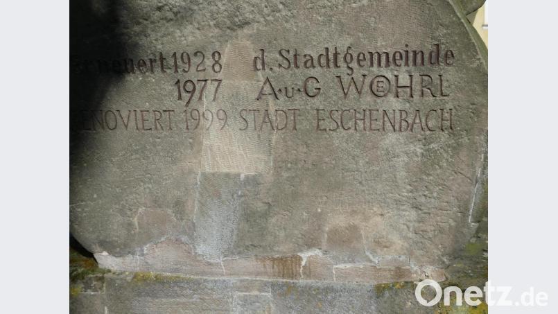 An der Rückseite des Mittelteils sind die Erhaltungsmaßnahmen des vergangenen Jahrhunderts festgehalten. Bild: rn