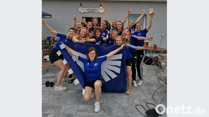 Grund zum Jubeln hatte unter anderem die DJK-Frauenmannschaft, die den Aufstieg in die Bezirksliga schaffte Bild: tra