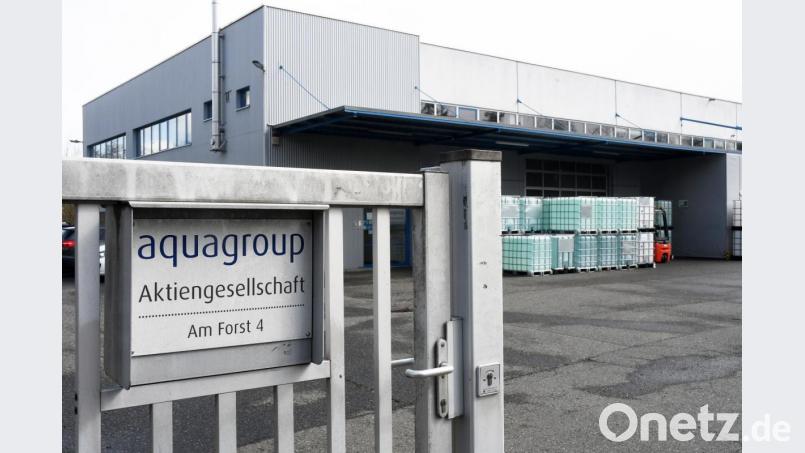 Im Weidener Industriegebiet produziert die Aquagroup AG ihr Desinfektionsmittel. Privatkunden können sich den Weg hierher aber sparen. Das Unternehmen hat keinen Verkauf am Standort und gibt sein Produkt grundsätzlich nicht an Privatkunden ab. Bild: Gabi Schönberger