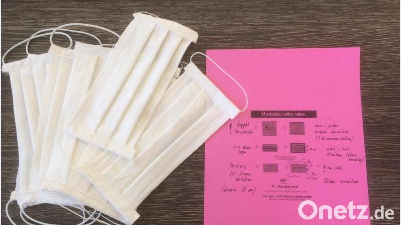 Diese Schutzmasken stellen Frauen aus der Region Nabburg selbst her. Ein selbstgenähter Mundschutz macht zwar nicht gegen den Coronavirus immun, schützt aber das Gegenüber vor einer Tröpfcheninfektion. Bild: exb