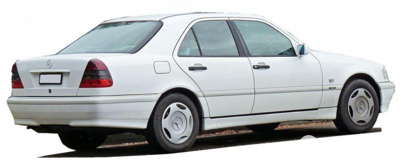 So sieht der Mercedes von Berthold Eck aus. Der Wagen steht momentan auf einem Polizeiparkplatz in Pilsen. Bild: exb