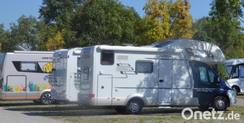 Wohnmobile dürfen bis zum Ende der Ausgangsbeschränkung nicht aus ihren Winterquartieren geholt werden. Reisen sind derzeit ohnehin Utopie. Bild: Kunz