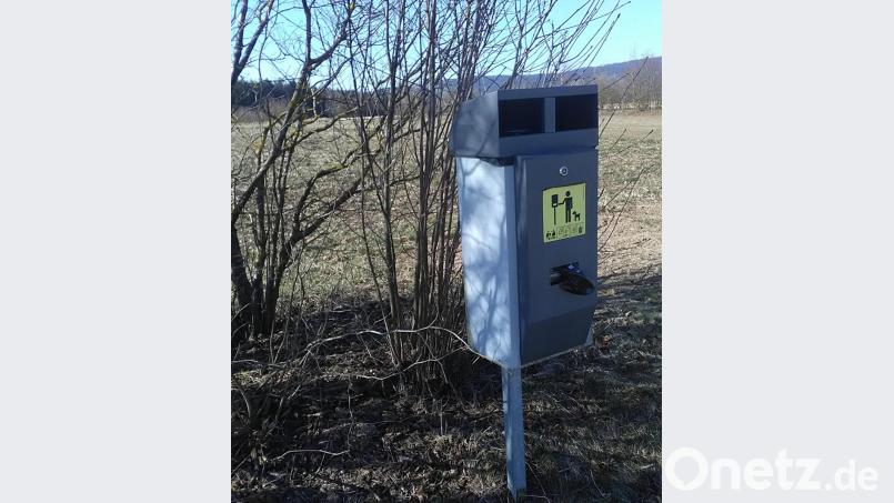 Acht solcher Hundetoiletten sind auf den Flurbereinigungswegen Weg rund um Brand aufgestellt. Es hat sich laut Bürgermeister Ludwig König gelohnt.. Hundebesitzer haben den Wunsch nach weiteren geäußert. Zwei werden noch angeschafft und aufgestellt. Bild: ld