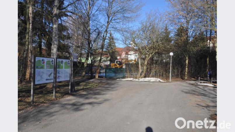 Auf den freien Fläche vom Großparkplatz Richtung Ringstraße soll der vierte Kindergarten der Kreisstadt bestehen. Als Betreiber hat sich die Stadt für das Rote Kreuz entschlossen. Bild: ws