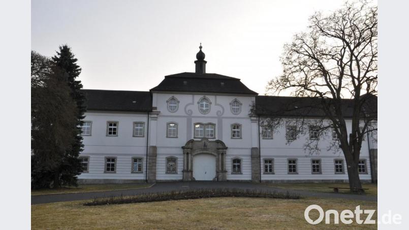 Für den 25. April hatte die Spätberufenenschule Fockenfeld zu einem Dank- und Abschlussfest eingeladen. Ende Juni schließt die Spätberufenenschule für immer ihre Pforten. Dann wird auch das Schloss (Bild) verwaist sein. Bild: jr