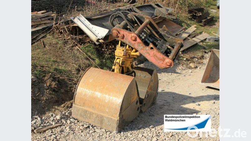 Die Baggerschaufel blieb nach bisherigen Erkenntnissen unbeschädigt. Bild: Bundespolizei/exb