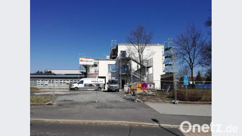 Die Arbeiten an der Grundschule sind zwar durch Beschränkungen im Zuge der Coronakrise ins Stocken geraten, gehen aber weiter. Laut Bürgermeister Roland Grillmeier soll er Umzug in den kommenden Wochen erfolgen. Bild: exb/Angela Hildebrand