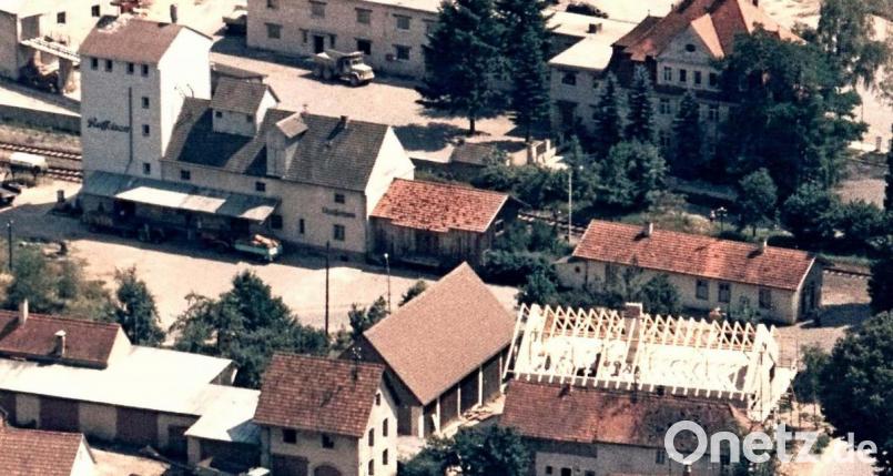 Bahnhof Luftaufnahme 1968: Die Güterhalle zwischen Raiffeisenlagerhaus und Bahnhofsgebäude wurde vor 40 Jahren abgerissen. Archivbild: ü