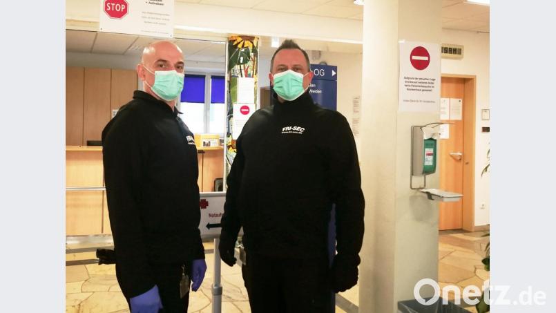 Schutzmasken und Einweghandschuhe gehören aktuell mit zur Grundausstattung der Firma „Fri-Sec“. Bild: lst