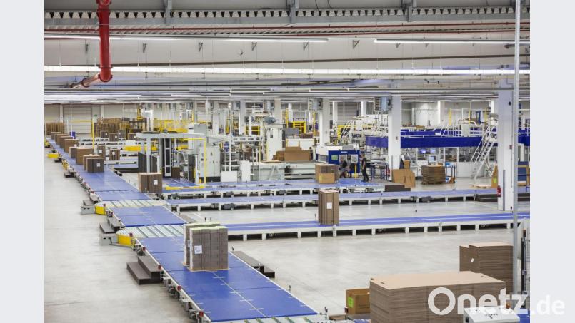 Auch im Liebensteiner Kartonagenwerk wird weiter produziert. Bild: Jonas Gerhardt/exb