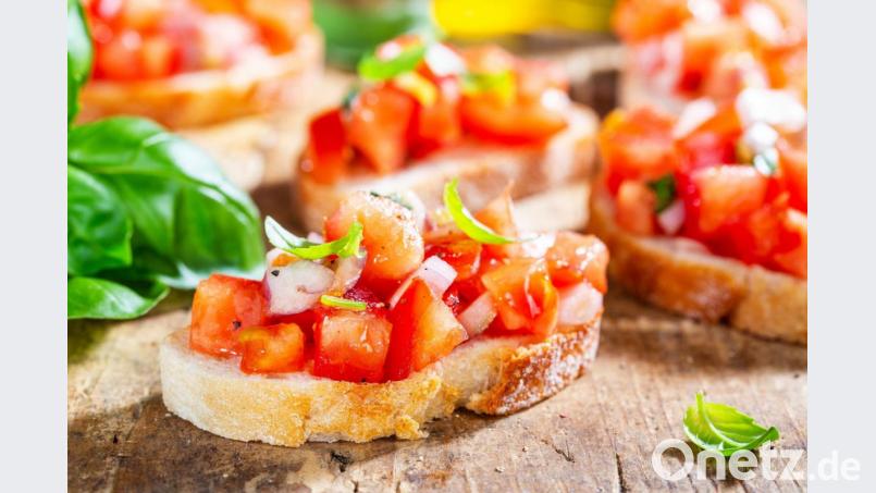 Altes Brot reloaded: Der italienische Klassiker „Bruschetta“ ist denkbar einfach zuzubereiten. Bild: nerudol – stock.adobe.com