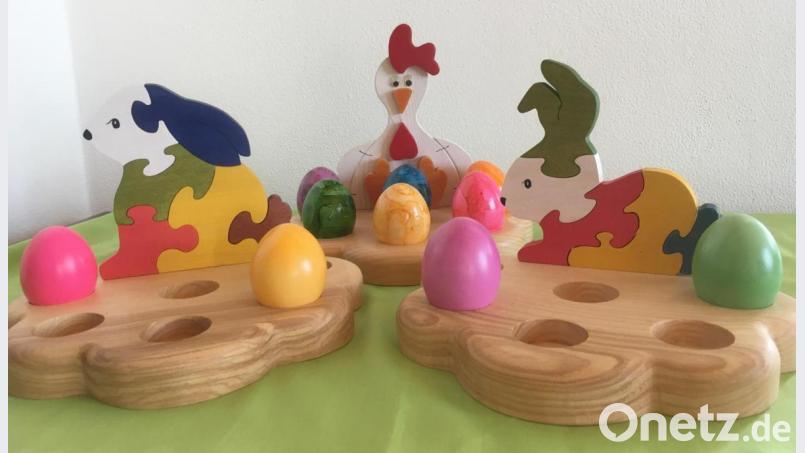 Die Holzosternester aus Erlenholz für sechs Eier sind mit verschiedenen Figuren wie Hase, Henne oder Gockel versehen. Beim Motiv „Osterhase“ sind die Einzelteile als Holzpuzzle ineinander gesteckt und können leicht zerlegt werden. Bild: fsb
