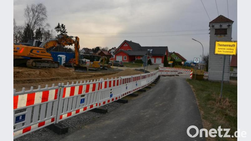 In Themenreuth laufen derzeit größere Erdarbeiten zur Verlagerung einer Erdgasleitung. Bild: jr