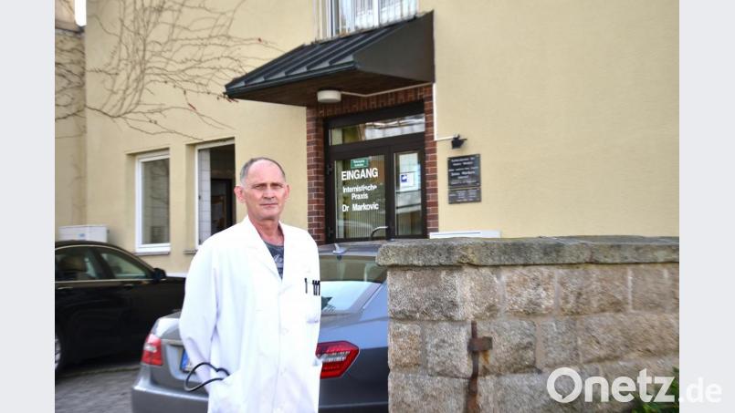 Neben der Zentralen Notaufnahme liegt der Eingang zur internistischen Praxis von Dr. Sinisa Marakovic. Covid-19-Patienten werden dort nicht aufgenommen, sondern in einer bisher nicht besetzten Station. Archivbild: fjo