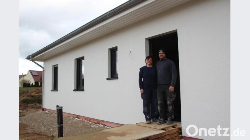 Christina und Michael Attenberger verwirklichen sich in Schnaittenbach ihren Traum vom Haus. Der Weg dahin war durchaus steinig. Bild: kmo