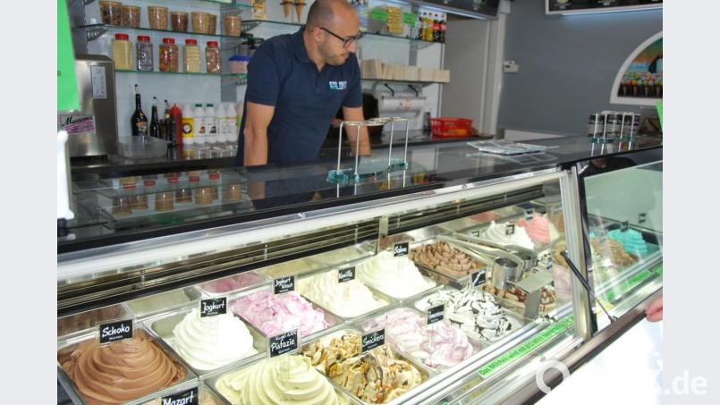 Die Zeit der Entbehrung ist vorbei. Eisschlecken ist vielerorts im Landkreis Amberg-Sulzbach und der Stadt Amberg wieder möglich, allerdings nur auf Bestellung und unter besonderen Auflagen. Bild: gsp