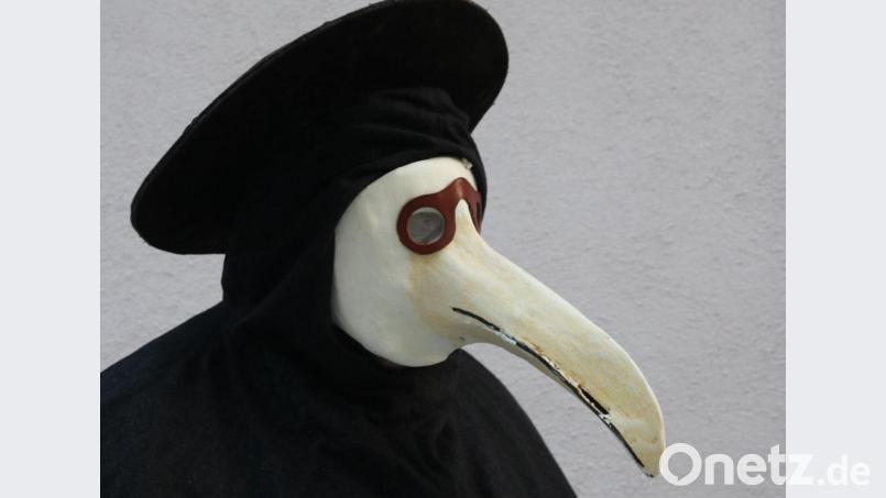 Im langen Schnabel der Maske befanden sich wohlriechende Kräuter. Bild: mfh