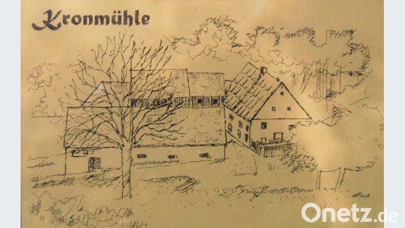 Eine Zeichnung der Kronmühle von 1938 an einem Infoschild der Gemeinde Püchersreuth Bild: cr