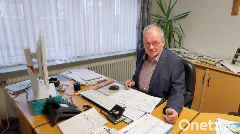 Nach 24 Jahren im Amt ist für CSU-Bürgermeister Gottfried Härtl am 30. April Schluss. Er räumt den Chefsessel im Friedenfelser Rathaus für Oskar Schuster von den Freien Wählern. Bild: bsc