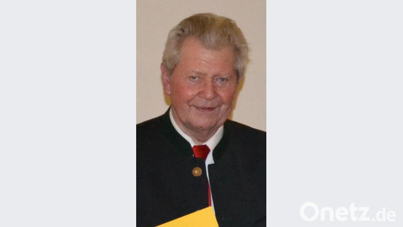 Robert Treml (im Bild bei der Ehrung am Dreikönigstag) ist im Alter von 79 Jahren in einem Krankenhaus verstorben. Bild: pz