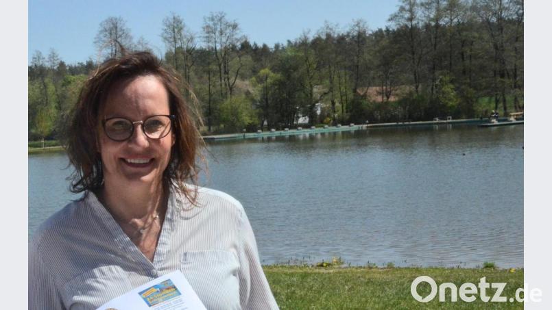 Die Vorsitzende des Schwimmvereins Ilona Forster bekommt böse Briefe, weil sie für die Dauer der Ausgangsbeschränkung das Schätzlerbad-Gelände zugesperrt hat. Bild: Kunz