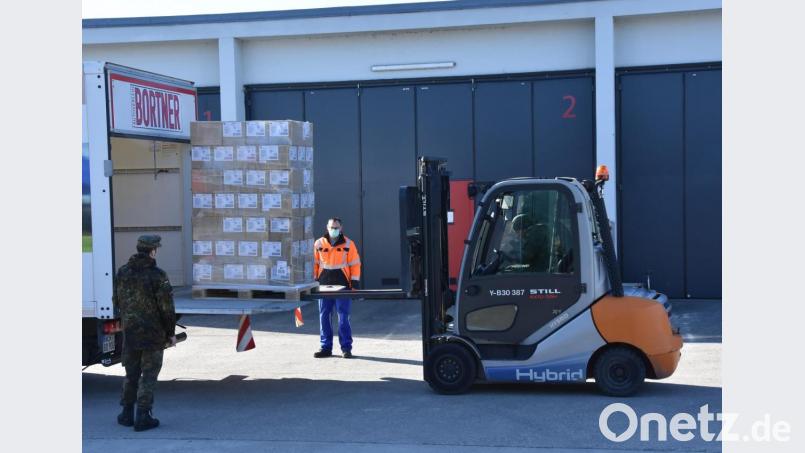 Die Bundeswehrsoldaten des Artilleriebataillons 131unterstützen die Kliniken Nordoberpfalz in logistischen Aufgaben. Bild: Bundeswehr/Artilleriebataillon 131/exb