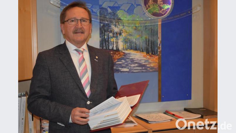 Bürgermeister Hans Donko hat 24 Jahre Bürgermeisteramt hinter sich. In seiner Amtszeit wurden viele Projekte auf die Beine gestellt. Künftig strebt der Erbendorfer kein politisches Mandat mehr an. Bild: lue