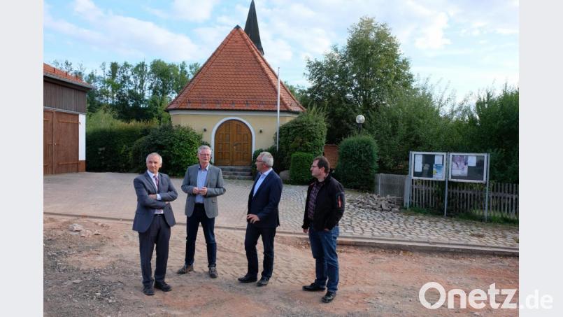 Im Zuge der Dorfererneuerung Hölas wird es auch im Umfeld der Herz-Jesu-Kapelle bauliche Verbesserungen geben. Schon im vergangenen Jahr wurden erste Überlegungen angestellt. Archivbild: do