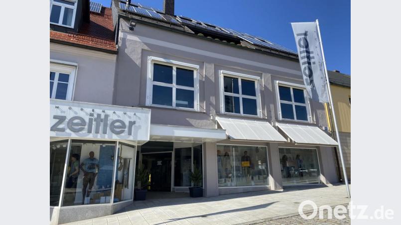 Im Modehaus Zeitler in Mitterteich sind die Regale gefüllt. Auch hier hofft man, ab dem 20. April wieder öffnen zu können. Bild: kro