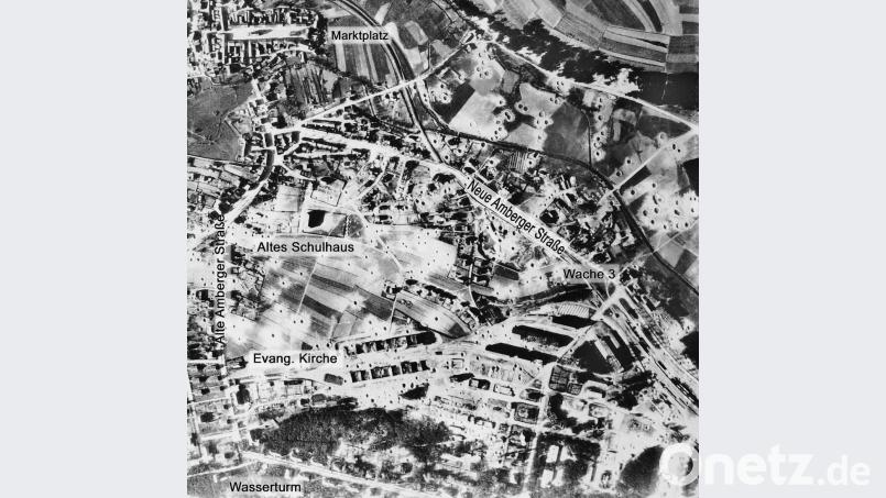 Beschriftetes Luftbild (wenn möglich größer) 
Am 16. April 1945 machten amerikanische Aufklärungsflugzeuge Luftaufnahmen von den Bombentrichtern und Zerstörungen. Besonders im Lager und in der Vorstadt waren diese ganz massiv. Repro: mor