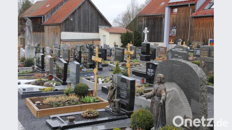 Die Coronakrise berührt auch die Friedhöfe. Beerdigungen können nur mehr im kleinsten Kreis stattfinden. Bild: kro