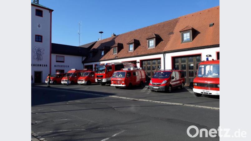 Dieses Foto entstand vor einer der drei bisherigen Aktionen zum Verteilen von Schreiben mit amtlichen Anordnungen. Unterstützung erhielt die Feuerwehr Mitterteich von den Ortsteilwehren Großensterz, Pechofen und Pleußen. Bild: Feuerwehr Mitterteich/exb