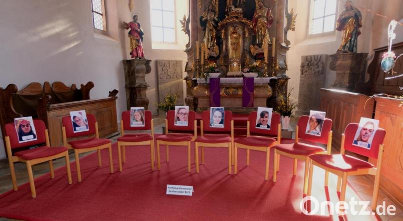 Die Bilder Konfirmanden erinnern an das ausgefallene Fest. Bild: le