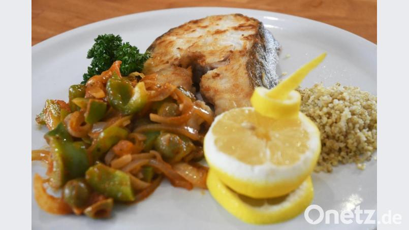 So schmeckt Südfrankreich. Ein gebratenes Schellfisch-Kotelett mit Paprika-Gemüse. Bild: Gabi Schönberger